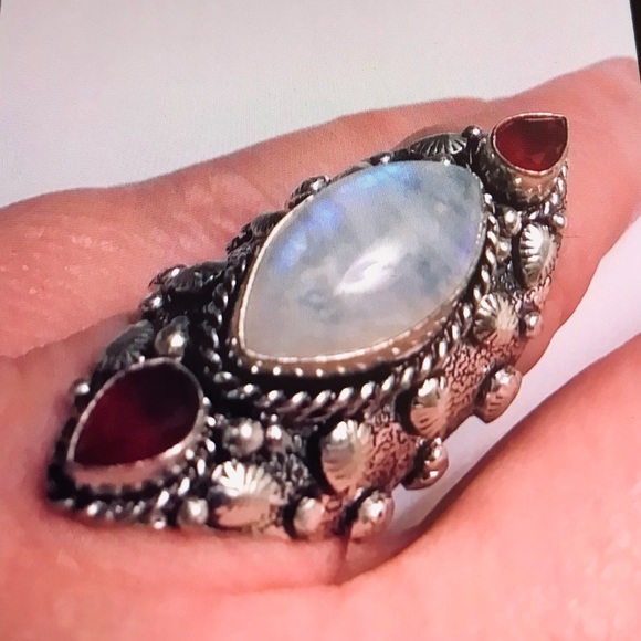 Stunning 925 Sterling Silver Moonstone Garnet Ring